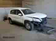 2011 Volkswagen Tiguan S с VIN WVGCV7AX9BW513004, выставлен на аукционе Copart как лот 90214585 с пробегом 196 702 миль миль и На запчасти • Non repairable. История ставок и продаж доступна на DreamBid. Изображение 4.