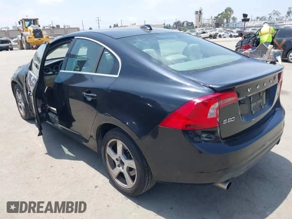 2012 Volvo S60 T5 с VIN YV1622FS7C2116145, выставлен на аукционе IAAI как лот 42560076 с пробегом 91 493 миль миль и . История ставок и продаж доступна на DreamBid. Изображение 3.