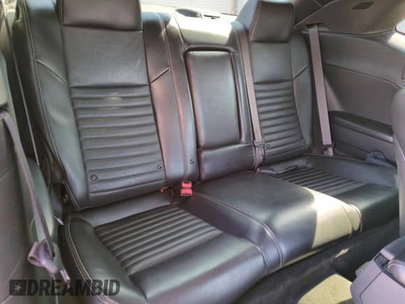 2013 Dodge Challenger R/T Plus z VIN 2C3CDYBT1DH733638, wystawiony jako Copart lot #59803515 z przebiegiem 36 599 mil mil oraz Szkoda całkowita • Salvage title. Historia ofert i sprzedaży dostępna na DreamBid. Obrazek 10.