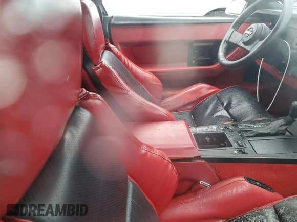 1988 Chevrolet Corvette с VIN 1G1YY3180J5109864, выставлен на аукционе Copart как лот 75040364 с пробегом 167 130 миль миль и Списание • Salvage title. История ставок и продаж доступна на DreamBid. Изображение 10.