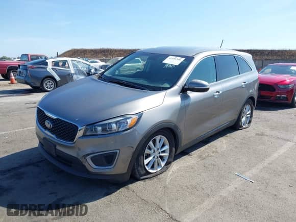 2018 Kia Sorento L with VIN 5XYPG4A38JG412074, listed as a IAAI auction lot 42595340 with 186,852 mi miles and . Bid and sale history available at DreamBid. Image 2.