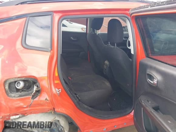 2020 Jeep Compass Sport z VIN 3C4NJDAB5LT242848, wystawiony jako IAAI lot #43480143 z przebiegiem 29 757 mil mil oraz . Historia ofert i sprzedaży dostępna na DreamBid. Obrazek 8.