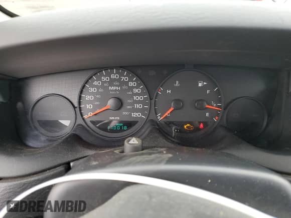 2004 Dodge Neon SE z VIN 1B3ES26C64D539980, wystawiony jako Copart lot #85826044 z przebiegiem 110 018 mil mil oraz Czysty tytuł • Clean title. Historia ofert i sprzedaży dostępna na DreamBid. Obrazek 9.