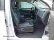 2022 Chevrolet Colorado 2WD Z71 с VIN 1GCGSDENXN1194641, выставлен на аукционе IAAI как лот 42254087 с пробегом 39 979 миль миль и . История ставок и продаж доступна на DreamBid. Изображение 5.