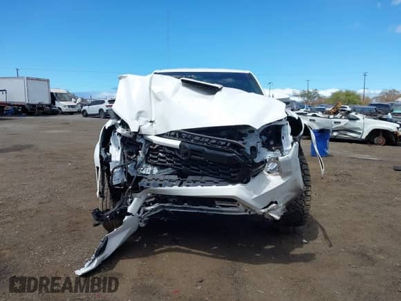 2024 Toyota Tacoma SR5 with VIN 3TYLB5JNXRT010533, listed as a IAAI auction lot 42955728 with 20,995 mi miles and . Bid and sale history available at DreamBid. Image 6.