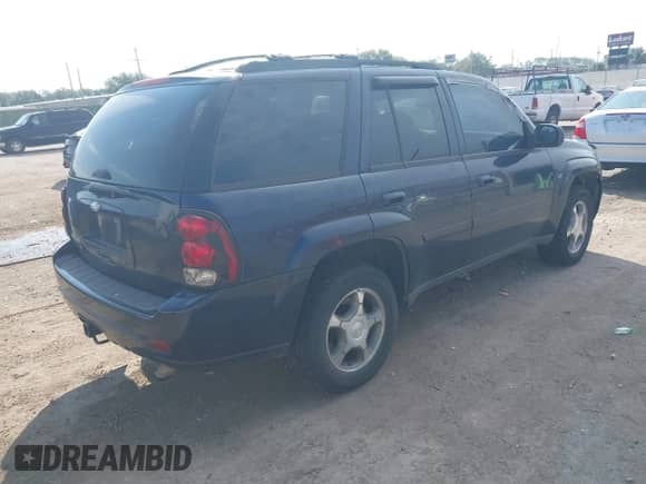 2008 Chevrolet TrailBlazer 2LT with VIN 1GNDS13S882127245, listed as a IAAI auction lot 43336988 with 174,212 mi miles and . Bid and sale history available at DreamBid. Image 4.
