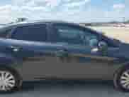 2011 Ford Fiesta SE z VIN 3FADP4BJ9BM221550, wystawiony jako IAAI lot #43192102 z przebiegiem 151 905 mil mil oraz . Historia ofert i sprzedaży dostępna na DreamBid. Obrazek 13.