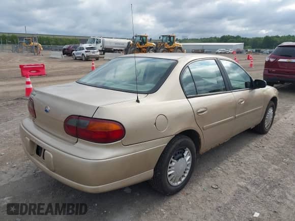 2005 Chevrolet Malibu Classic с VIN 1G1ND52F55M121835, выставлен на аукционе IAAI как лот 42753370 с пробегом 221 855 миль миль и . История ставок и продаж доступна на DreamBid. Изображение 4.
