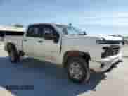 2024 Chevrolet Silverado 2500HD Work Truck с VIN 2GC4YLE74R1138806, выставлен на аукционе Copart как лот 48554225 с пробегом 76 768 миль миль и Списание • Salvage title. История ставок и продаж доступна на DreamBid. Изображение 4.