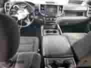 2019 Ram 1500 Big Horn z VIN 1C6SRFFT5KN570303, wystawiony jako Copart lot #81058025 z przebiegiem 122 249 mil mil oraz Szkoda całkowita • Salvage title. Historia ofert i sprzedaży dostępna na DreamBid. Obrazek 8.