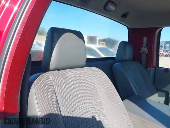 2006 Dodge 1500 ST z VIN 1D7HA16K16J216110, wystawiony jako IAAI lot #43222641 z przebiegiem 100 453 mil mil oraz . Historia ofert i sprzedaży dostępna na DreamBid. Obrazek 8.