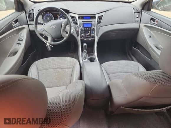 2012 Hyundai Sonata SE с VIN 5NPEC4ABXCH337772, выставлен на аукционе Copart как лот 81930985 с пробегом 216 932 миль миль и Списание • Salvage title. История ставок и продаж доступна на DreamBid. Изображение 8.