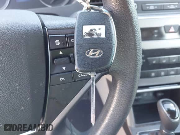 2015 Hyundai Sonata Limited z VIN 5NPE34AFXFH020419, wystawiony jako IAAI lot #42991086 z przebiegiem 129 913 mil mil oraz . Historia ofert i sprzedaży dostępna na DreamBid. Obrazek 11.