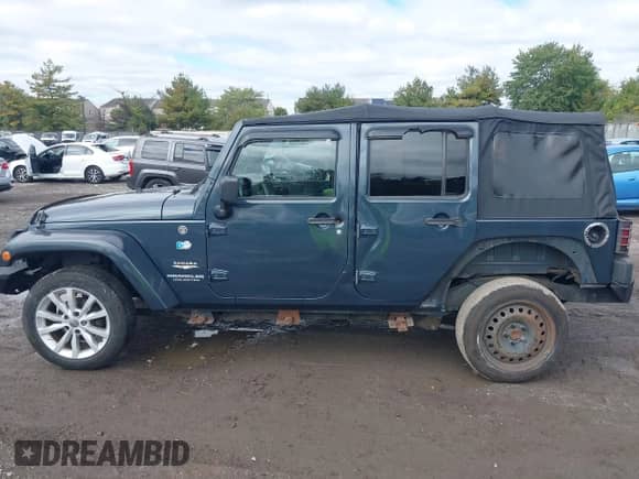 2008 Jeep Wrangler Unlimited Sahara с VIN 1J4GA59188L509746, выставлен на аукционе IAAI как лот 43445058 с пробегом 217 689 миль миль и . История ставок и продаж доступна на DreamBid. Изображение 15.