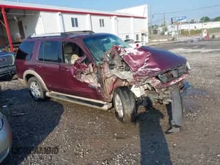 2007 Ford Explorer Eddie Bauer с VIN 1FMEU74807UB19295, выставлен на аукционе IAAI как лот 42473338 с пробегом 300 842 миль миль и . История ставок и продаж доступна на DreamBid. Изображение 1.