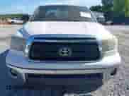 2012 Toyota Tundra z VIN 5TFRU5F15CX026386, wystawiony jako IAAI lot #42588467 z przebiegiem 256 381 mil mil oraz . Historia ofert i sprzedaży dostępna na DreamBid. Obrazek 12.
