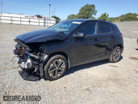 2023 Hyundai Kona SE z VIN KM8K23AG4PU166570, wystawiony jako Copart lot #82192035 z przebiegiem 28 718 mil mil oraz Szkoda całkowita • Salvage title. Historia ofert i sprzedaży dostępna na DreamBid. Obrazek 1.
