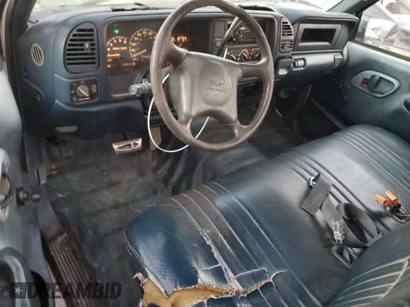 1999 Chevrolet Silverado 2500 z VIN 1GCGC24RXXR706800, wystawiony jako Copart lot #79443784 z przebiegiem 259 085 mil mil oraz Szkoda całkowita • Salvage title. Historia ofert i sprzedaży dostępna na DreamBid. Obrazek 8.