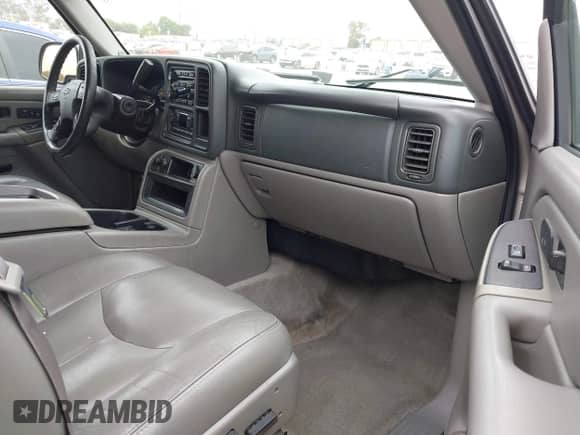 2005 Chevrolet Tahoe LT with VIN 1GNEC13T65R155400, listed as a IAAI auction lot 42804164 with 192,910 mi miles and . Bid and sale history available at DreamBid. Image 5.