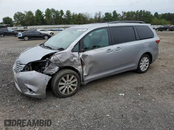 2017 Toyota Sienna LE z VIN 5TDJZ3DC8HS168638, wystawiony jako Copart lot #84475545 z przebiegiem 23 300 mil mil oraz Szkoda całkowita • Salvage title. Historia ofert i sprzedaży dostępna na DreamBid. Obrazek 1.