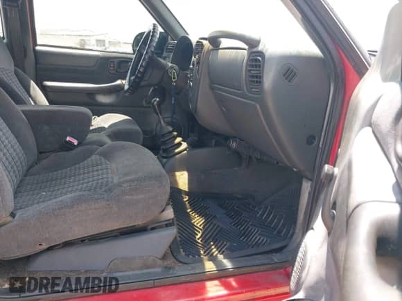 2000 Chevrolet S-10 LS с VIN 1GCCS1943YK100922, выставлен на аукционе IAAI как лот 42869646 с пробегом 162 108 миль миль и . История ставок и продаж доступна на DreamBid. Изображение 5.