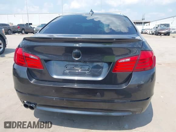 2011 BMW 5 Series 528i z VIN WBAFR1C59BC749388, wystawiony jako IAAI lot #43261284 z przebiegiem 233 790 mil mil oraz . Historia ofert i sprzedaży dostępna na DreamBid. Obrazek 16.