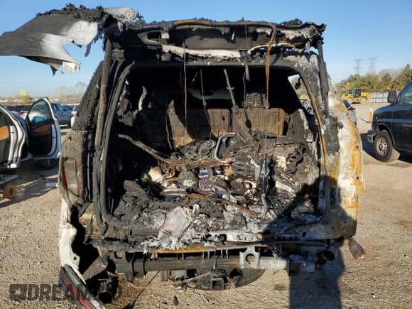 2021 Chevrolet Suburban Premier с VIN 1GNSCFKDXMR314623, выставлен на аукционе Copart как лот 77751774 с пробегом Не указан миль и На запчасти • Non repairable. История ставок и продаж доступна на DreamBid. Изображение 6.