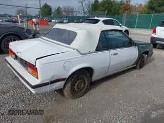 1984 Chevrolet Cavalier z VIN 1G1AE67P4E7249856, wystawiony jako IAAI lot #41913873 z przebiegiem 82 331 mil mil oraz . Historia ofert i sprzedaży dostępna na DreamBid. Obrazek 4.