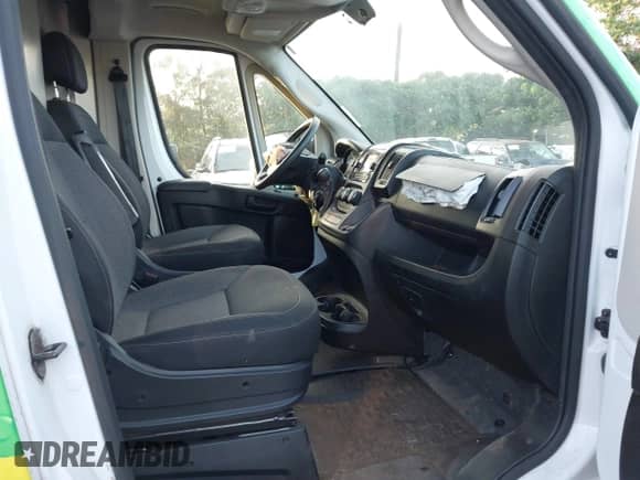 2021 Ram ProMaster Cargo with VIN 3C6LRVDG8ME554950, listed as a IAAI auction lot 40776375 with 30,354 mi miles and . Bid and sale history available at DreamBid. Image 5.