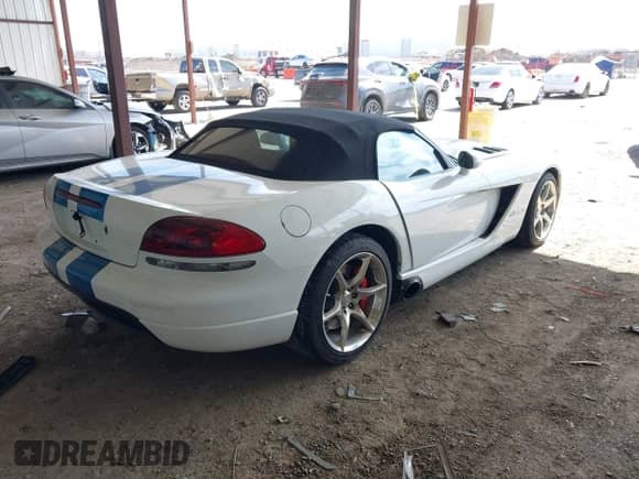 2009 Dodge Viper SRT-10 with VIN 1B3JZ65Z39V500286, listed as a IAAI auction lot 41670434 with 120,854 mi miles and . Bid and sale history available at DreamBid. Image 4.