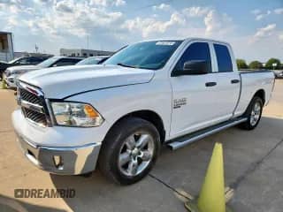 2021 Ram 1500 Tradesman z VIN 1C6RR6FG4MS563946, wystawiony jako Copart lot #81601875 z przebiegiem 40 273 mil mil oraz Czysty tytuł • Clean title. Historia ofert i sprzedaży dostępna na DreamBid. Obrazek 1.