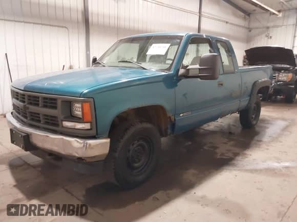1998 Chevrolet Silverado 1500 z VIN 1GCEK19R9WE194708, wystawiony jako IAAI lot #42548241 z przebiegiem 197 471 mil mil oraz . Historia ofert i sprzedaży dostępna na DreamBid. Obrazek 18.