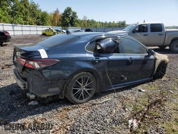 2021 Toyota Camry SE z VIN 4T1G11AK8MU519793, wystawiony jako Copart lot #81124315 z przebiegiem Nie podano mil oraz Szkoda całkowita • Salvage title. Historia ofert i sprzedaży dostępna na DreamBid. Obrazek 3.
