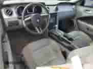 2008 Ford Mustang Deluxe z VIN 1ZVHT80N985173886, wystawiony jako Copart lot #70254335 z przebiegiem 206 558 mil mil oraz Szkoda całkowita • Salvage title. Historia ofert i sprzedaży dostępna na DreamBid. Obrazek 8.