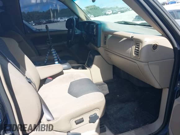 2002 Chevrolet Avalanche with VIN 3GNEK13T02G179366, listed as a IAAI auction lot 42825317 with 221,667 mi miles and . Bid and sale history available at DreamBid. Image 5.