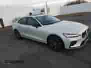2021 Volvo S60 Momentum z VIN 7JR102TZ6MG109135, wystawiony jako Copart lot #82044364 z przebiegiem 83 608 mil mil oraz Czysty tytuł • Clean title. Historia ofert i sprzedaży dostępna na DreamBid. Obrazek 4.