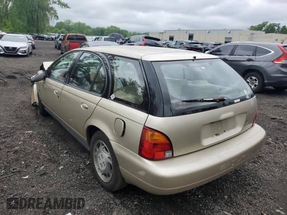 1997 Saturn SW with VIN 1G8ZK827XVZ120119, listed as a Copart auction lot 57083245 with 199,971 mi miles and Salvage title. Bid and sale history available at DreamBid. Image 2.