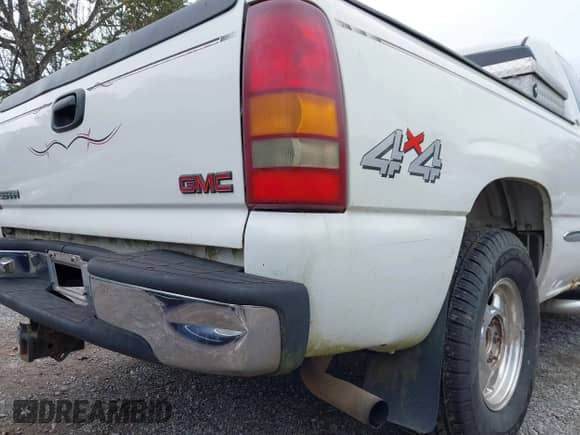 1999 GMC Sierra 1500 SLE with VIN 2GTEK19V3X1515612, listed as a IAAI auction lot 43295415 with 203,125 mi miles and . Bid and sale history available at DreamBid. Image 16.