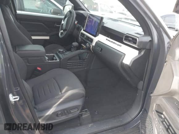 2024 Toyota Tacoma TRD Off Road с VIN 3TMLB5JN8RM009103, выставлен на аукционе IAAI как лот 43210758 с пробегом 14 193 миль миль и . История ставок и продаж доступна на DreamBid. Изображение 5.