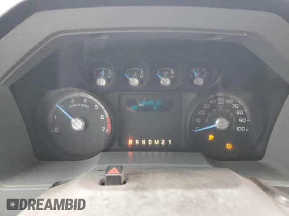 2013 Ford F-250 XL z VIN 1FT7X2A64DEB17792, wystawiony jako Copart lot #51159425 z przebiegiem 246 495 mil mil oraz Czysty tytuł • Clean title. Historia ofert i sprzedaży dostępna na DreamBid. Obrazek 9.