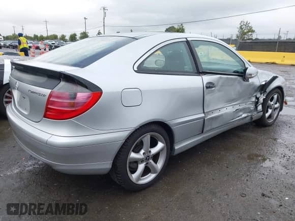 2002 Mercedes-Benz C 230/260/280/320 with VIN WDBRN47J42A257253, listed as a IAAI auction lot 43353747 with Not provided miles and . Bid and sale history available at DreamBid. Image 4.