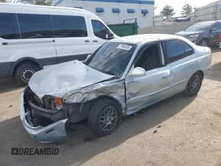 2005 Hyundai Accent GLS z VIN KMHCG45C35U640248, wystawiony jako Copart lot #57684835 z przebiegiem 158 108 mil mil oraz Szkoda całkowita • Salvage title. Historia ofert i sprzedaży dostępna na DreamBid. Obrazek 1.