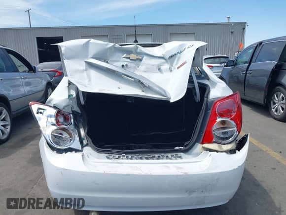 2013 Chevrolet Sonic LT с VIN 1G1JC5SB2D4153106, выставлен на аукционе IAAI как лот 42915411 с пробегом 132 276 миль миль и . История ставок и продаж доступна на DreamBid. Изображение 6.