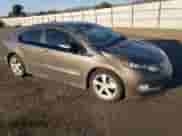 2015 Chevrolet Volt z VIN 1G1RC6E44FU107463, wystawiony jako Copart lot #72239553 z przebiegiem 125 961 mil mil oraz . Historia ofert i sprzedaży dostępna na DreamBid. Obrazek 4.