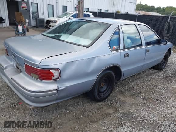 1995 Chevrolet Caprice с VIN 1G1BL52W3SR186994, выставлен на аукционе IAAI как лот 42938487 с пробегом Не указан миль и . История ставок и продаж доступна на DreamBid. Изображение 4.