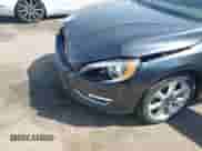 2016 Volvo S60 T5 Drive-E Premier z VIN YV126MFK4G2399690, wystawiony jako IAAI lot #42043307 z przebiegiem 100 647 mil mil oraz . Historia ofert i sprzedaży dostępna na DreamBid. Obrazek 6.