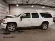 2010 Chevrolet Suburban LT z VIN 1GNUKJE32AR272865, wystawiony jako IAAI lot #43260380 z przebiegiem 167 294 mil mil oraz . Historia ofert i sprzedaży dostępna na DreamBid. Obrazek 15.