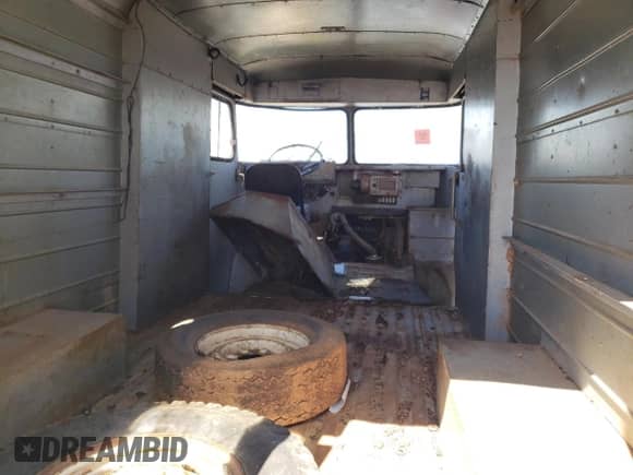 1963 Chevrolet Chevy Van z VIN 3P255N112257, wystawiony jako Copart lot #47897885 z przebiegiem 75 209 mil mil oraz Czysty tytuł • Clean title. Historia ofert i sprzedaży dostępna na DreamBid. Obrazek 10.