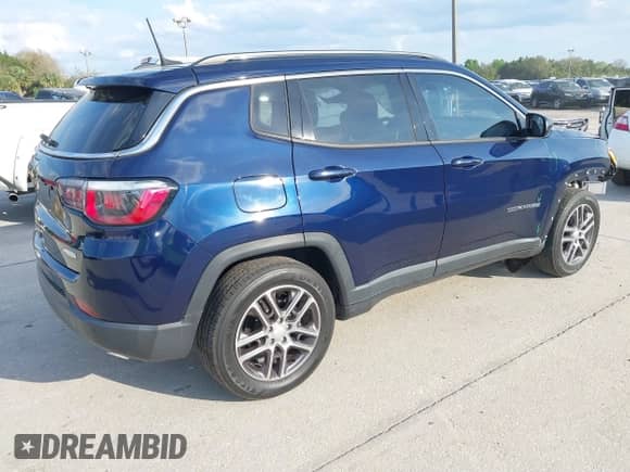 2020 Jeep Compass Latitude z VIN 3C4NJCBB1LT224727, wystawiony jako IAAI lot #41683813 z przebiegiem 36 107 mil mil oraz . Historia ofert i sprzedaży dostępna na DreamBid. Obrazek 4.