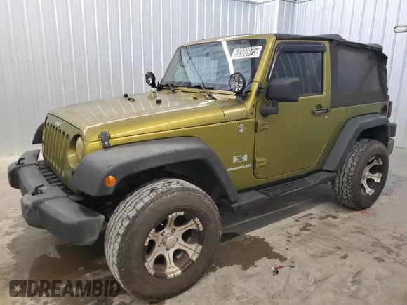 2008 Jeep Wrangler X z VIN 1J4FA24138L627219, wystawiony jako Copart lot #69300975 z przebiegiem 148 448 mil mil oraz Czysty tytuł • Clean title. Historia ofert i sprzedaży dostępna na DreamBid. Obrazek 1.